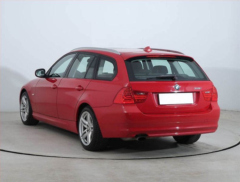 BMW Řada 3 (2011) 318 i, Automat, Navi, Xenony - fotka 4 z 23