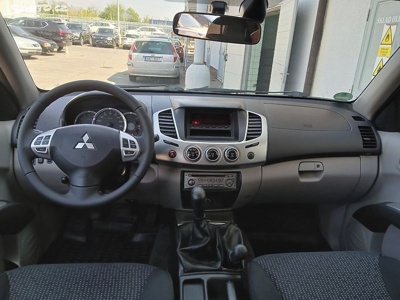 Mitsubishi L200 2,5 DI-D 131kW 4WD - fotka 11 z 28