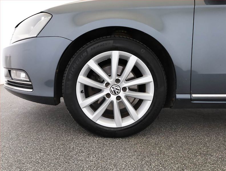 Volkswagen Passat (2012) 2.0 TDI, Automat - fotka 17 z 17