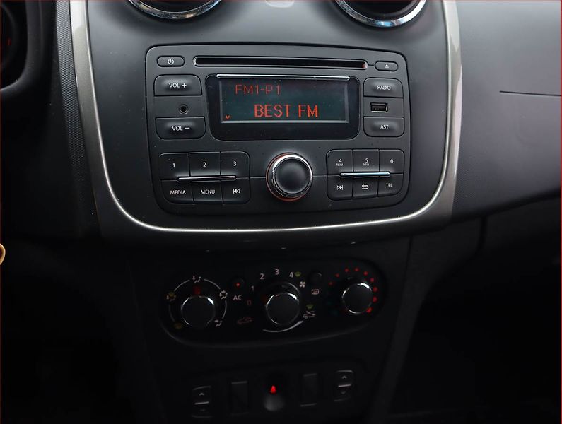 Dacia Sandero (2013) 1.2 16V, Serv.kniha, Tempomat - fotka 12 z 14