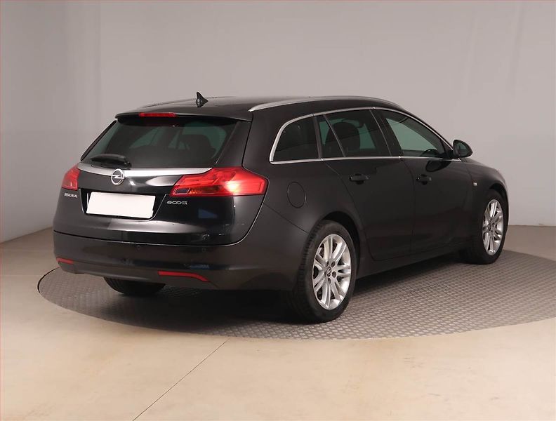Opel Insignia (2011) 2.0 CDTI, Navi, Xenony - fotka 5 z 16