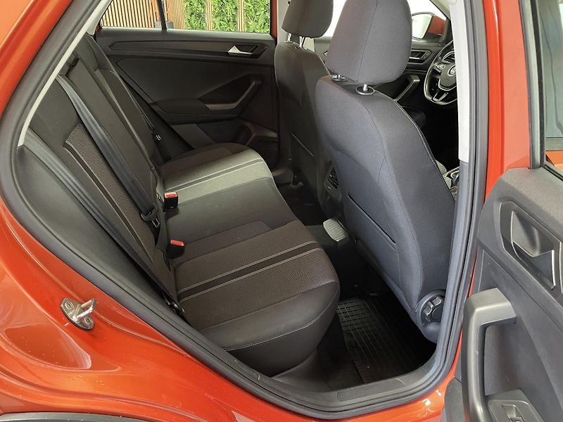 Volkswagen T-Roc 1.5 TSi 110 kW 6M REZERVACE  - fotka 16 z 27
