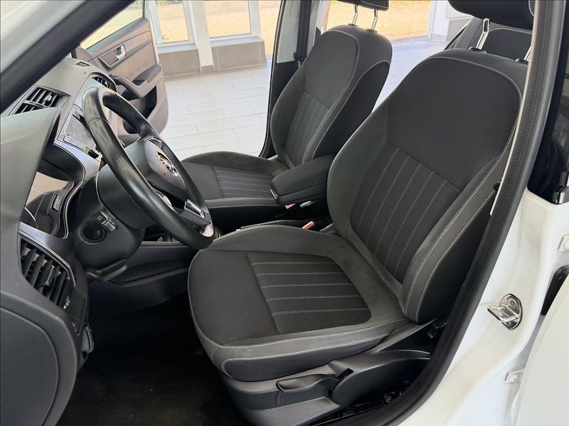 Škoda Fabia 1,0 TSI, tažné, LED, CarPlay - fotka 10 z 35