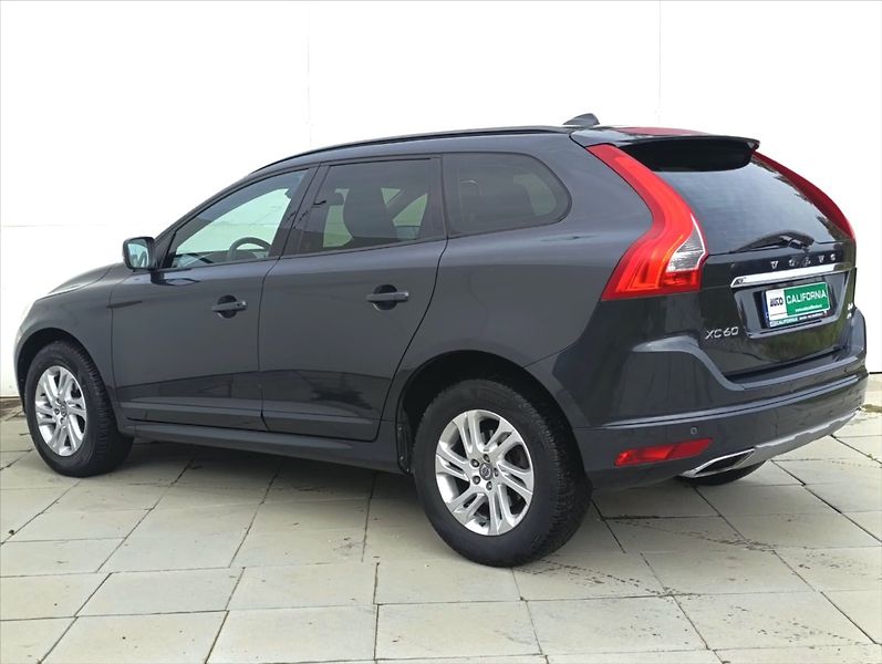 Volvo XC60 2,4 D4 REZERVACE Automat.4x4,N - fotka 11 z 32