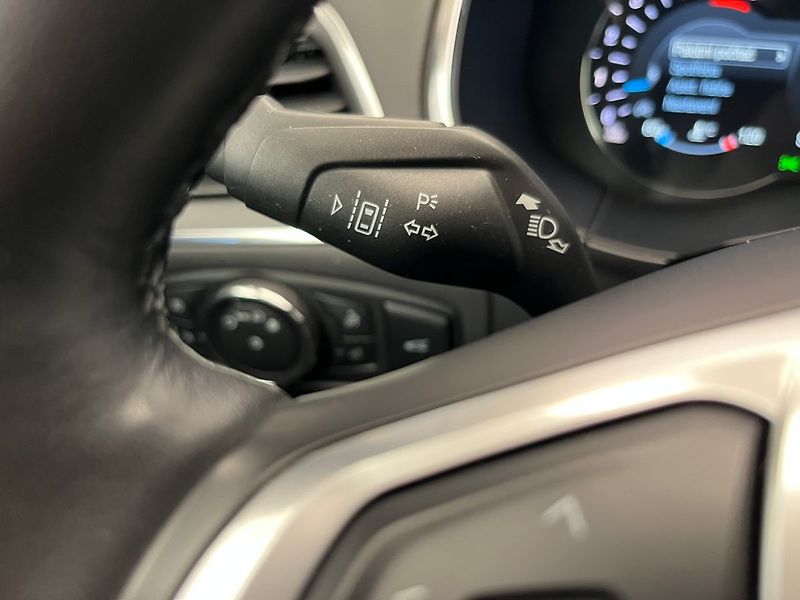 Ford S-MAX 2.0 EB Titanium LED manuál - fotka 16 z 58