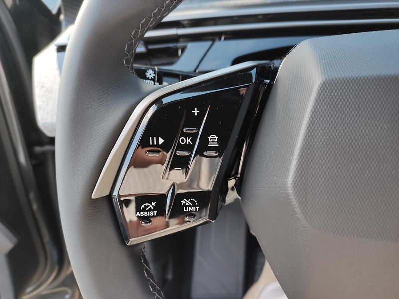 Peugeot 5008 (2026) ALLURE Hybrid 145 AUT6 5 míst - fotka 20 z 31