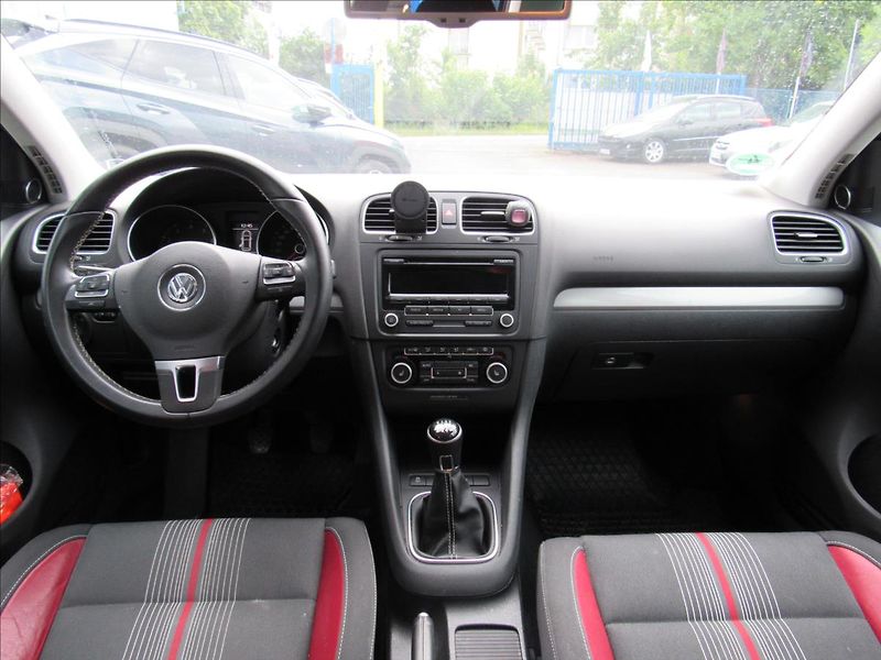 Volkswagen Golf 1,2 TSI 63kW Trendline - fotka 12 z 33