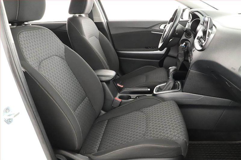 Kia Ceed (2020) Exclusive 1.4 T-GDI, Navi - fotka 7 z 17