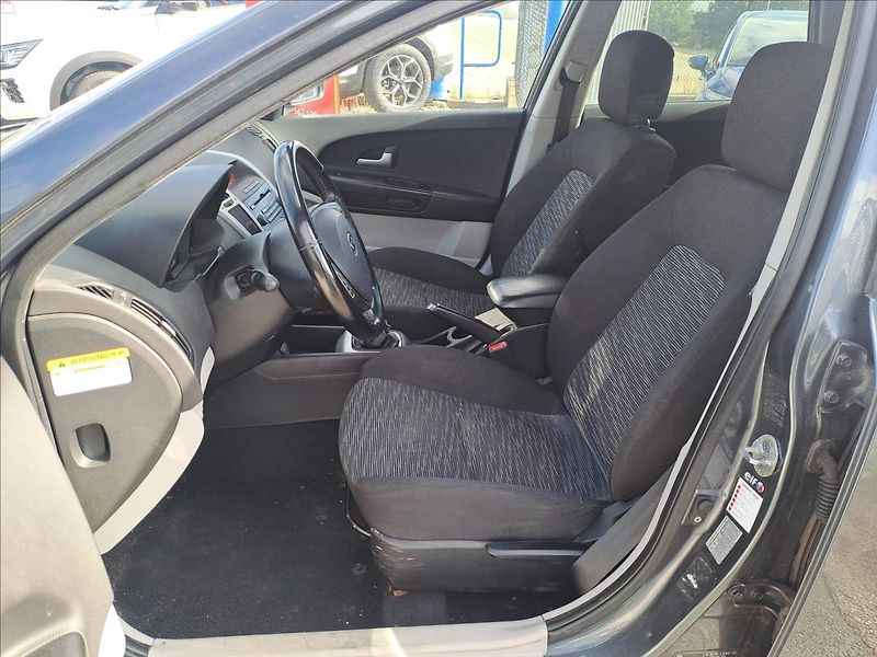 Kia Ceed 1,6 CRDi - fotka 5 z 11