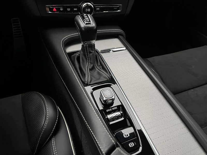 Volvo S90 D5 AWD R-DESIGN AUT - fotka 25 z 41