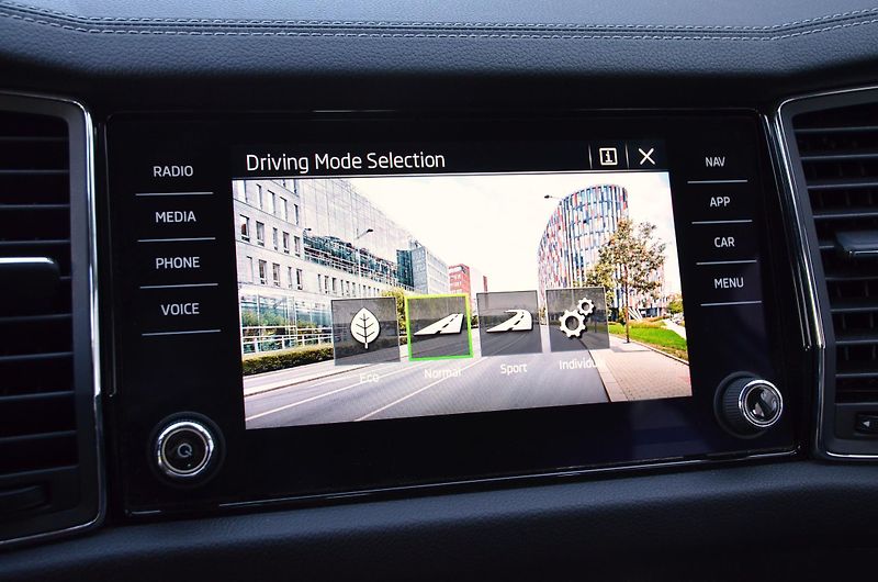 Škoda Kodiaq (2023) 1.5 TSi DSG / 1.MAJ. / 75tkm - fotka 37 z 42