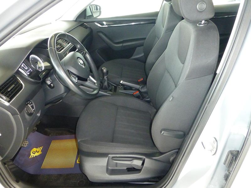 Škoda Octavia (2017) 2,0TDI*NAVIGACE**ALU**PARK.S - fotka 10 z 26