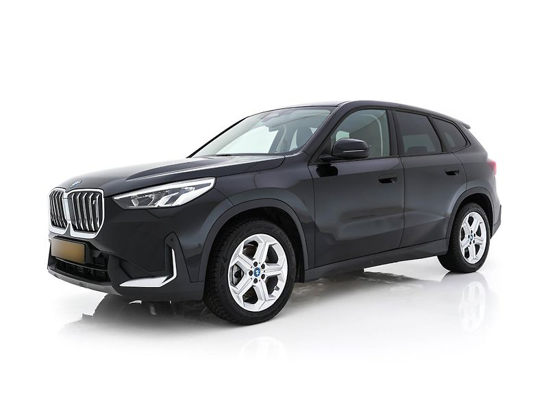 BMW iX1 (2023) xDrive30 4×4 - fotka 3 z 14