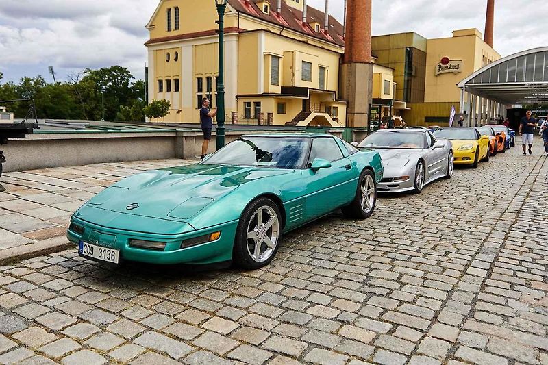 Americké automobily Corvette na 21. ročníku tradičního srazu v areálu Plzeňského Prazdroje.