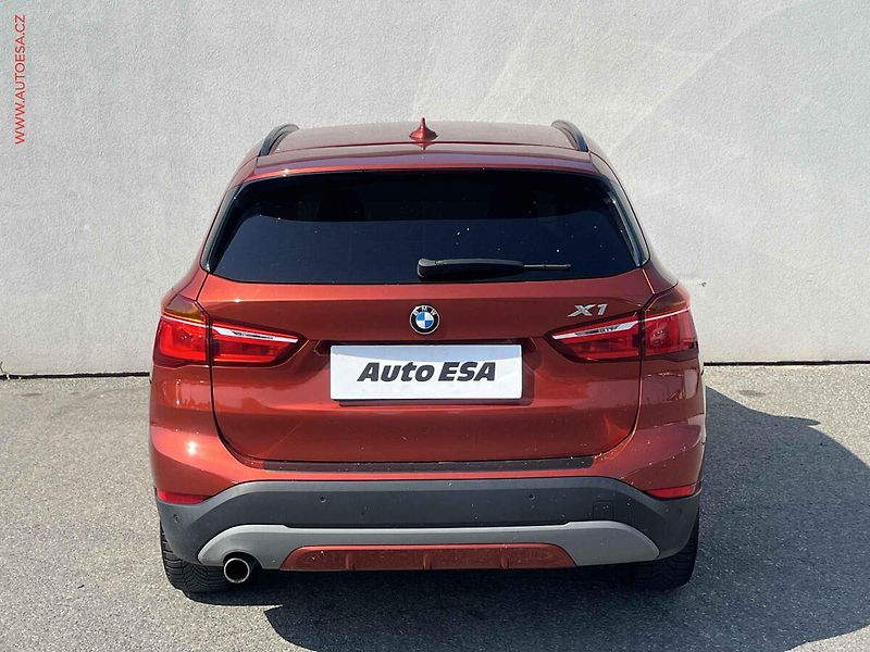BMW X1 (2018) 2.0d sDrive18d, ČR, AT, navi - fotka 5 z 15