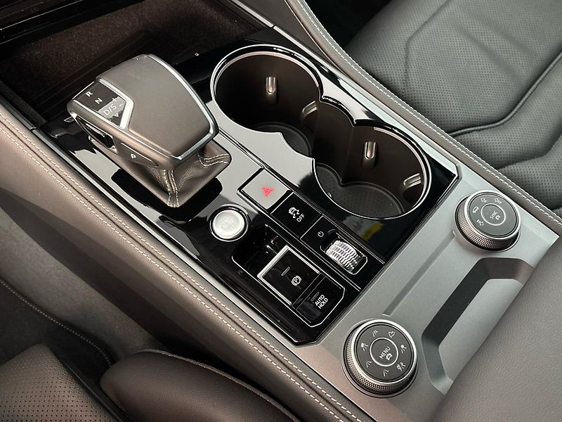 Volkswagen Touareg R-Line 4MOT - fotka 25 z 33