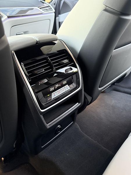 BMW X6 (2023) BMW X6M laser, H&K,  - fotka 23 z 41