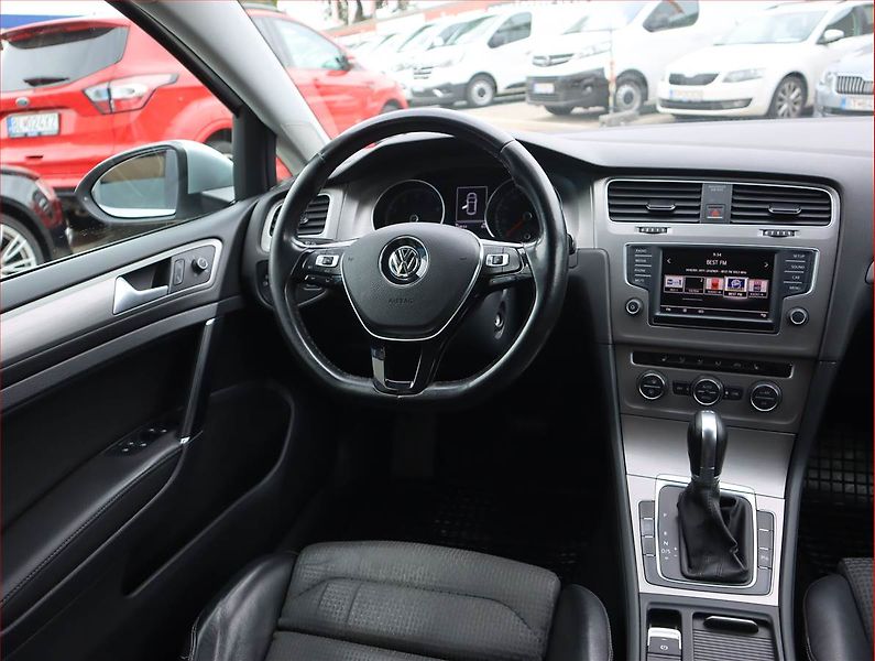 Volkswagen Golf (2016) 1.2 TSI, Automat, Serv.kniha - fotka 7 z 21