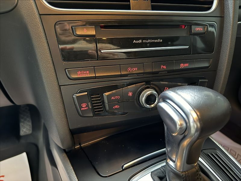 Audi A4 Allroad 3,0   TDI AT 180KW B&O BI-XEN - fotka 16 z 32