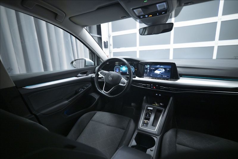 Volkswagen Golf 1,5 eTSI DSG KAMERA VÝHŘEV ČR - fotka 10 z 41