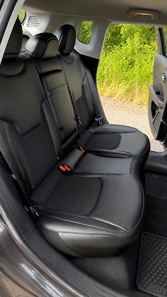 Jeep Compass (2021) 1.3 Turbo 110kW aut. Limited - fotka 9 z 14
