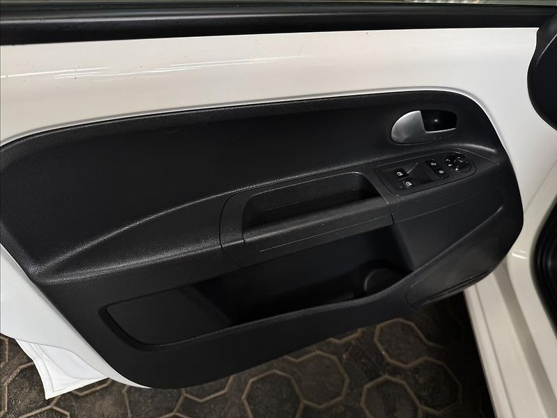 Volkswagen up! 1.0CNG HIGHLINE 2XALU 52KM! - fotka 14 z 37