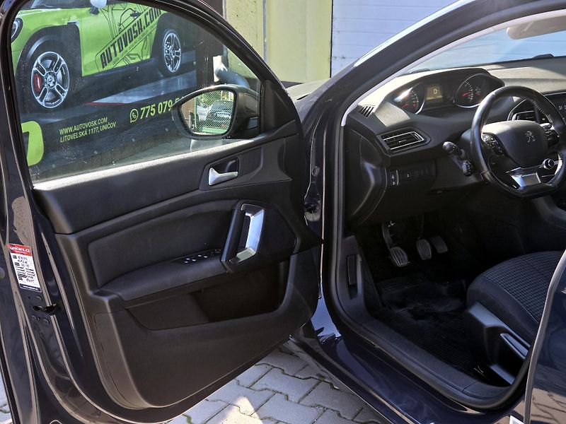Peugeot 308 bHDi ČR, *SERV.KNÍŽKA*         - fotka 25 z 40
