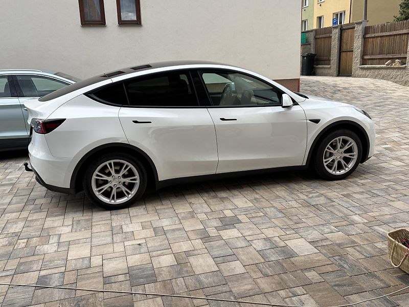 Tesla Model Y (2021) LR, SOH 89,4%, tazne, DPH - fotka 4 z 13
