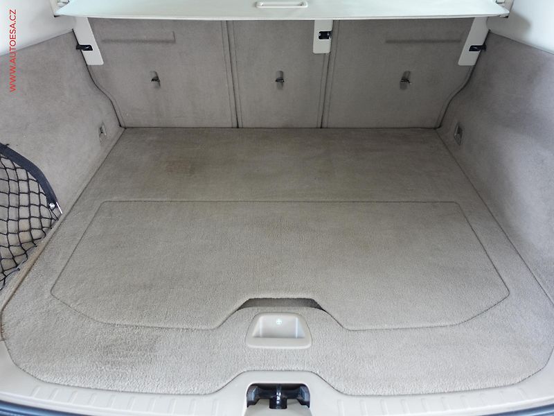 Volvo XC60 (2010) 2.4D 4x4, ČR, Xenon, park - fotka 7 z 20