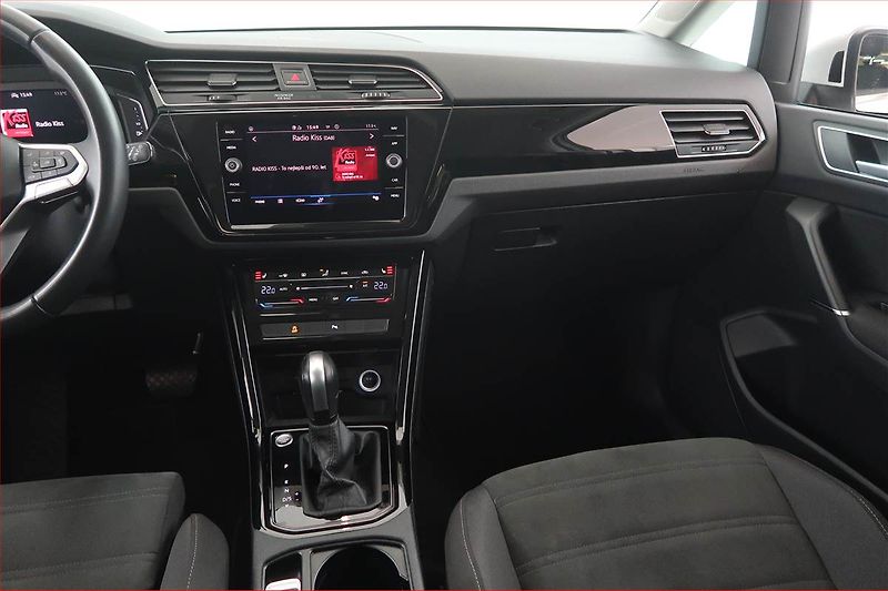 Volkswagen Touran (2023) 2.0 TDI - fotka 8 z 16