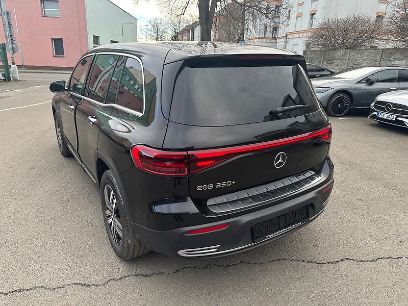 Mercedes-Benz EQB 250+ demo - fotka 5 z 21