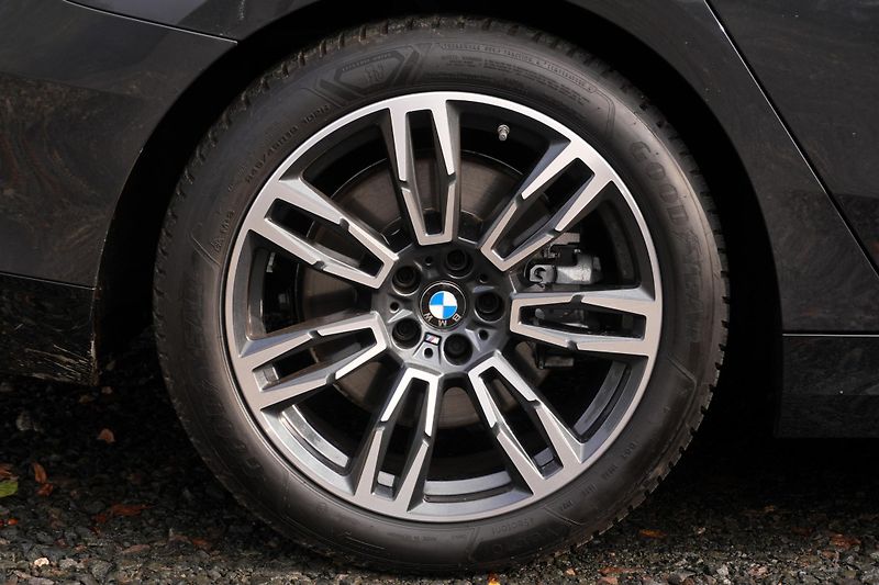 BMW Řada 5 540d, B&W, Ventilace, Webasto - fotka 11 z 40