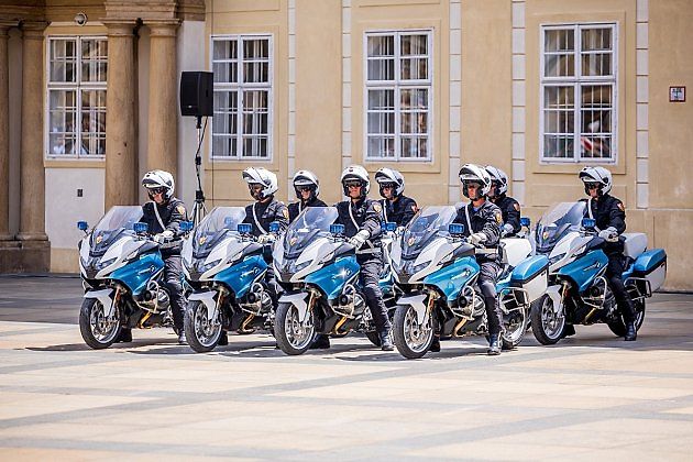 Hradní stráž a Vojenská policie mají k dispozici motorky BMW., zdroj: Zdroj: Hradní stráž