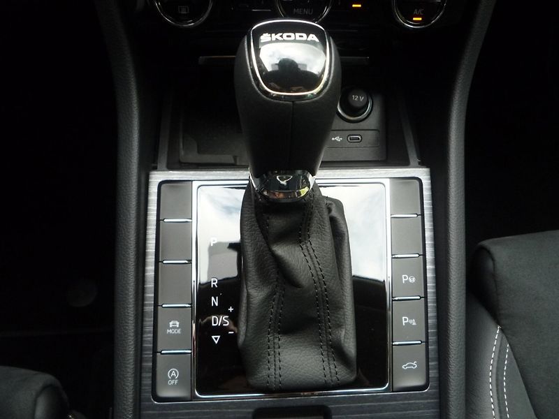 Škoda Superb (2023) 2,0TDi 110kW DSG STYLE Komfort - fotka 16 z 20