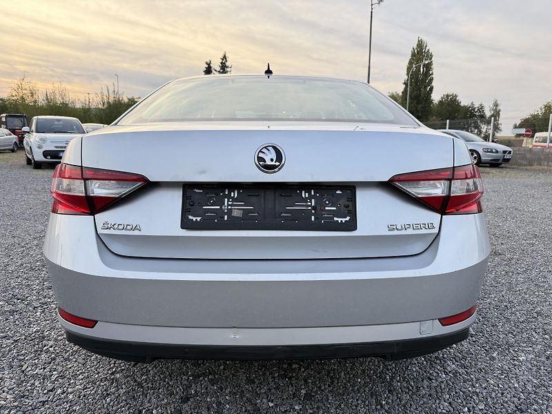 Škoda Superb 1.6TDi Ambition 88kW ČR - fotka 6 z 19