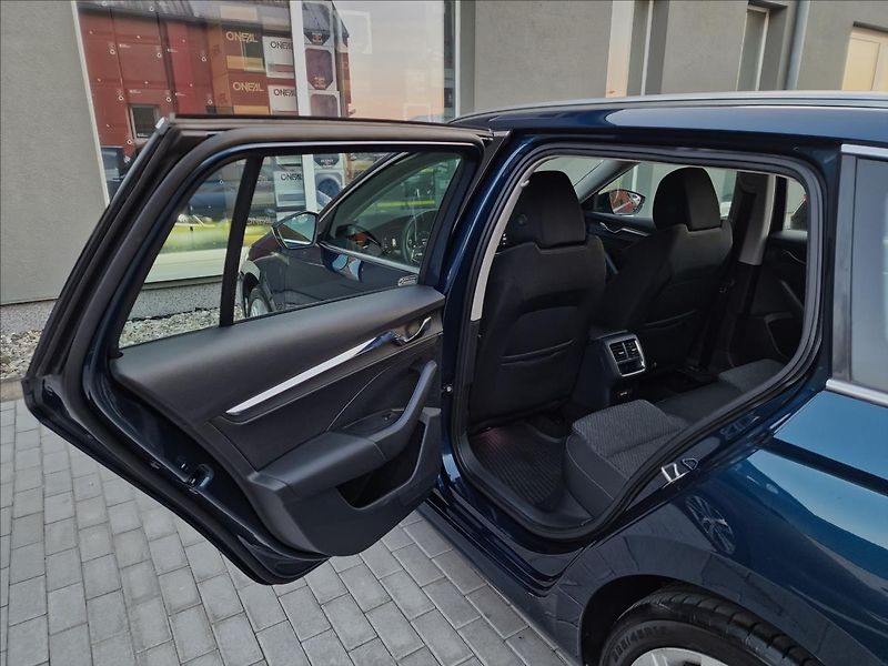 Škoda Octavia 1.4 TSI iV DSG Style,ČR,1.Maj - fotka 18 z 50
