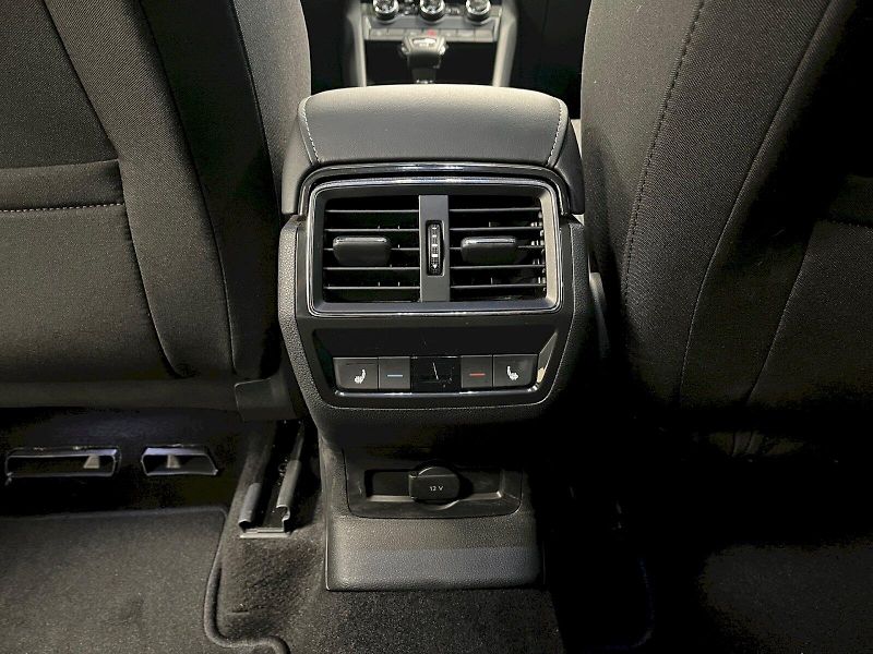 Škoda Karoq (2024) TOP SELECTION 2.0 TDI 4x4 110 - fotka 31 z 33