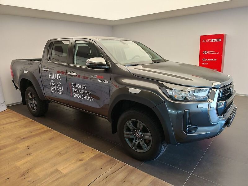 Toyota Hilux 2.8 D-4D Double Cab 4x4 Active - fotka 3 z 32