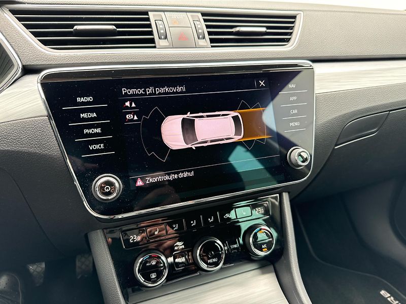 Škoda Superb 2,0TDi 110kW BUSINESS AMUNDSEN - fotka 13 z 21