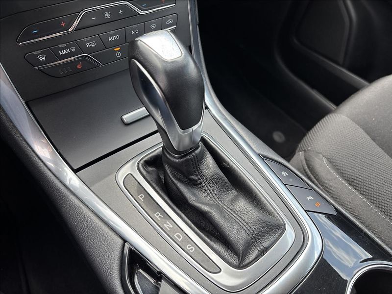 Ford S-MAX 2,0 EcoBlue 132kW Titanium 4X4 - fotka 34 z 39