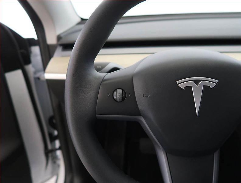 Tesla Model Y (2023) RWD LFP 60kWh, SoH 97% - fotka 28 z 33