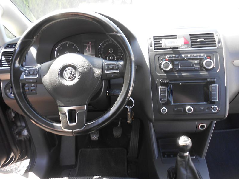 Volkswagen Touran 1.6TDi, NAVI,7Míst!!! - fotka 29 z 43