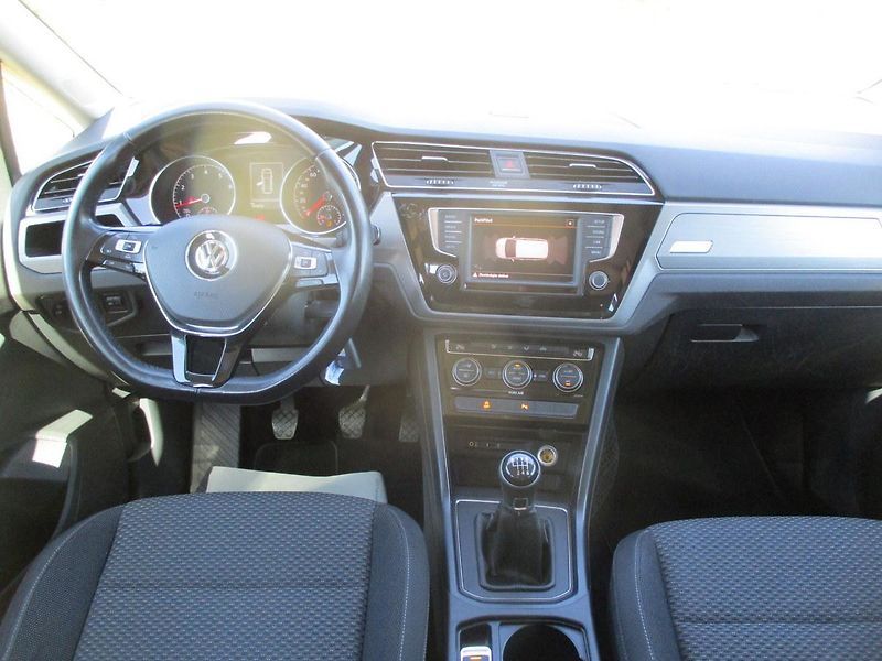 Volkswagen Touran (2016) 1.4TSi 110kW CLBMT 142tkm - fotka 15 z 47