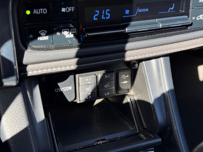 Toyota Auris 1,6 Selection - fotka 17 z 19