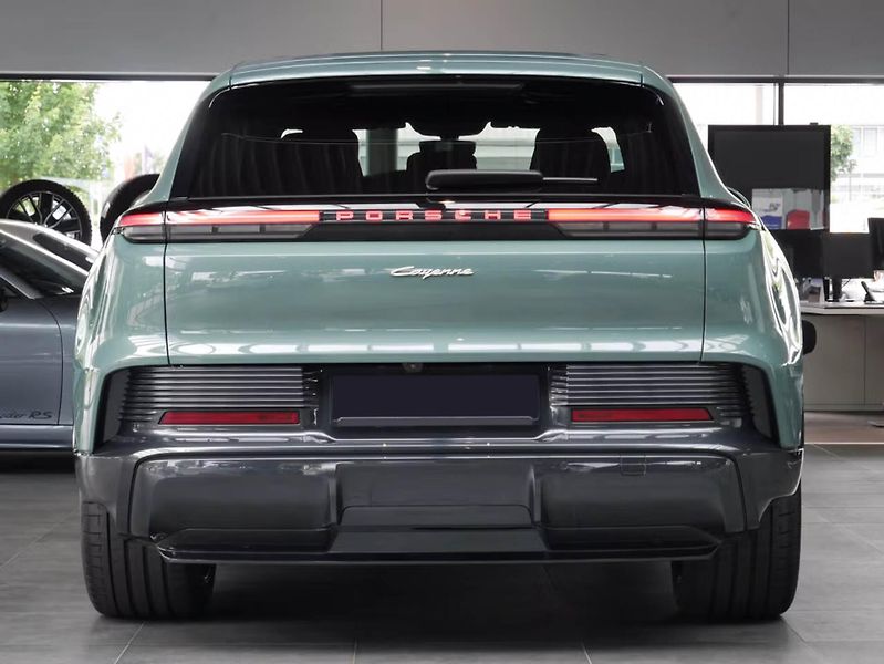 Porsche Cayenne Electric Pano HuD 360 Chrono T - fotka 6 z 22