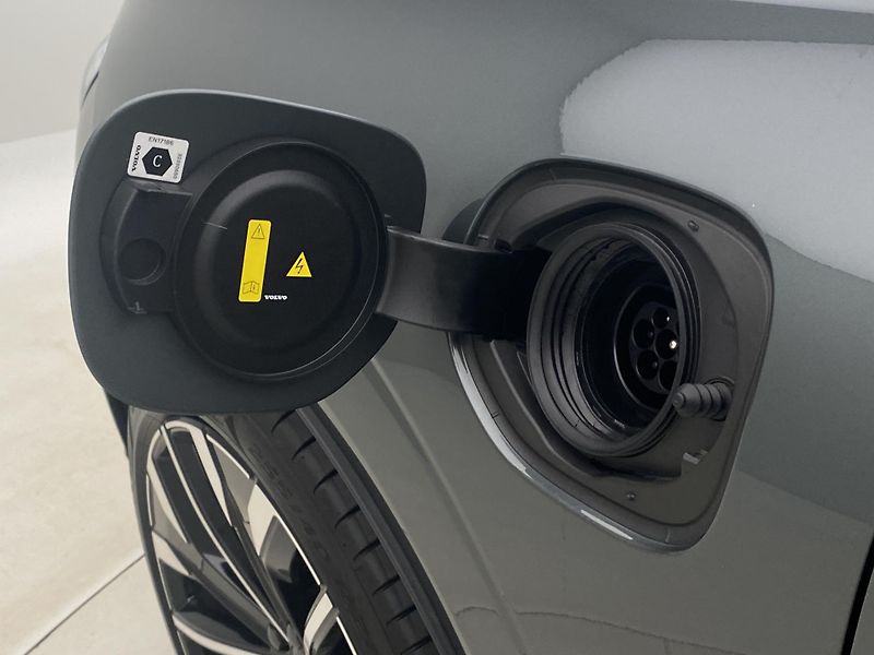Volvo XC60 T8 AWD RECHARGE DARK ULTRA CZ - fotka 36 z 59