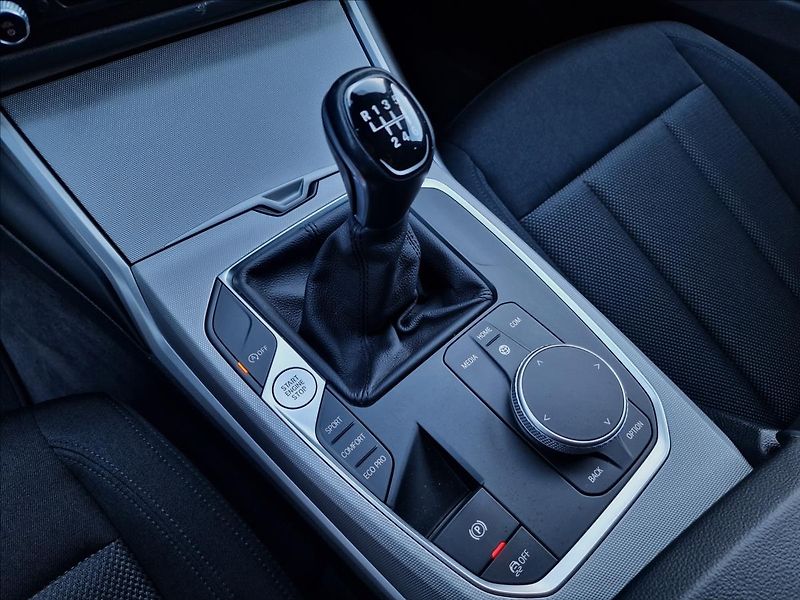 BMW Řada 3 318d 110kW Touring,ČR,1.Maj. - fotka 34 z 50