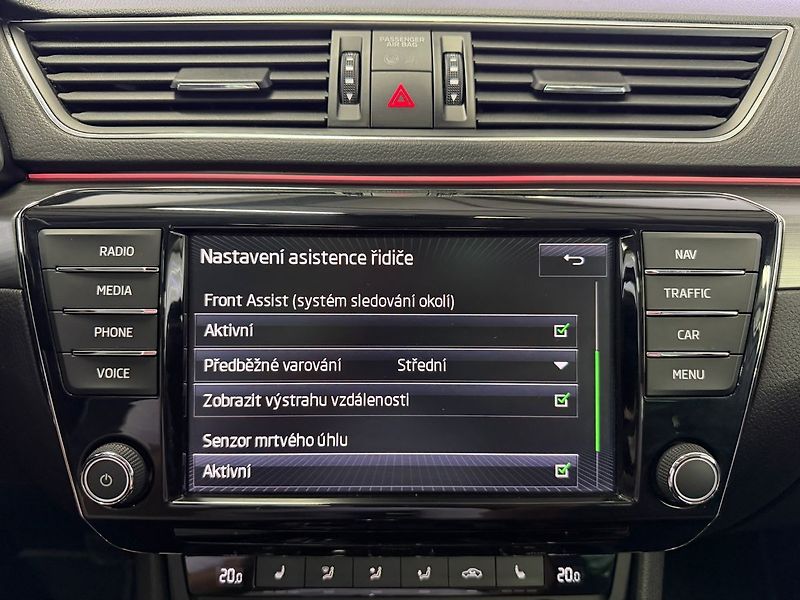 Škoda Superb 2.0TDI DSG 4X4 STYLE, ACC, PAN - fotka 17 z 27
