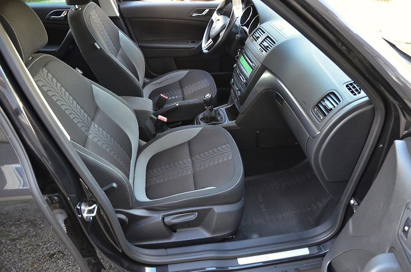 Škoda Yeti (2014) 1.4 TSi Adventure XENON /TAŽNÉ - fotka 12 z 34