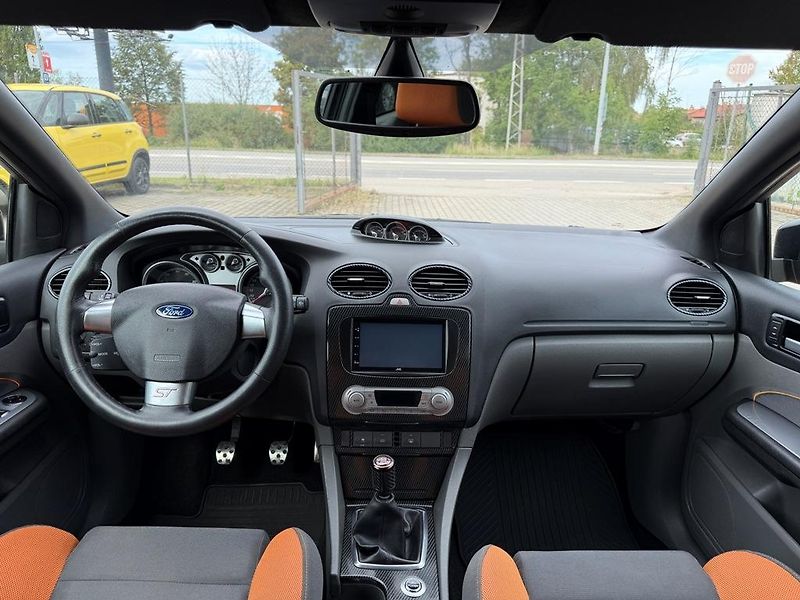 Ford Focus ST 2.5i 166 kW - fotka 10 z 24